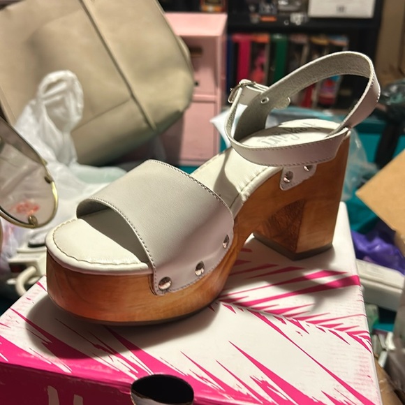 Corky’s Heel Sandal - Picture 1 of 6